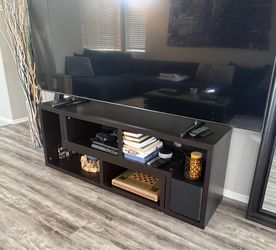 TV Stand 60”