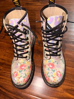 Dr martens boots woman