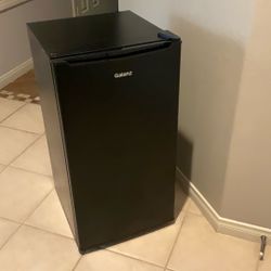 Galanz Mini Fridge 3.3 Cubic Feet