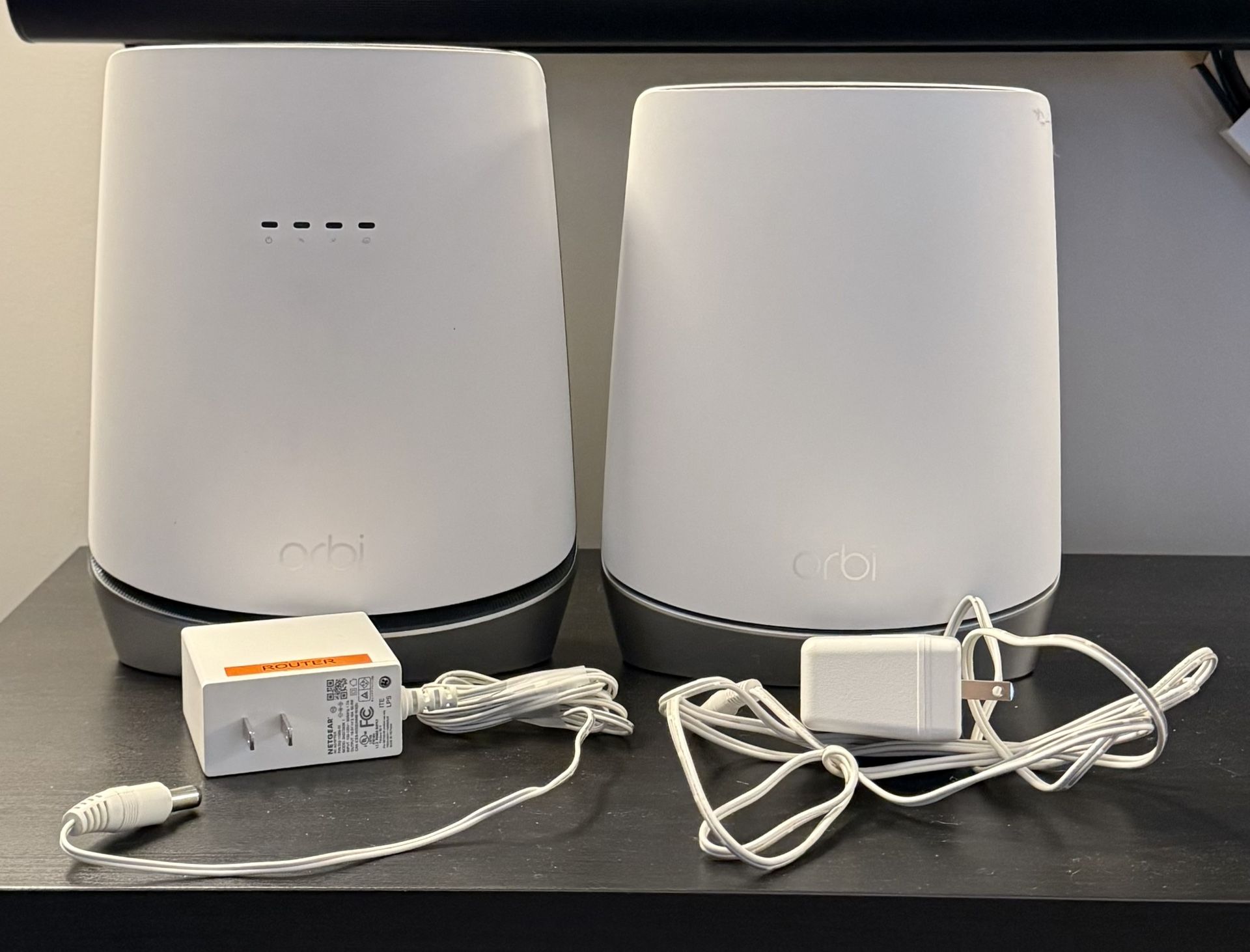 NETGEAR Orbi Whole Home Tri-band Mesh WiFi 6 System (RBK752) – Router with 1 Satellite Extender