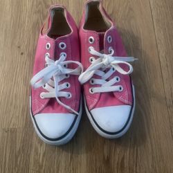 Levi’s SIZE 4 Pink Low Top Sneakers 