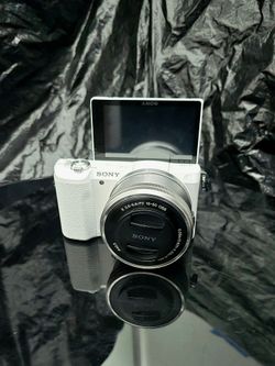Sony a5100 Mirrorless Camera White + 16-50mm Lens Kit - 2 Batteries & Charger