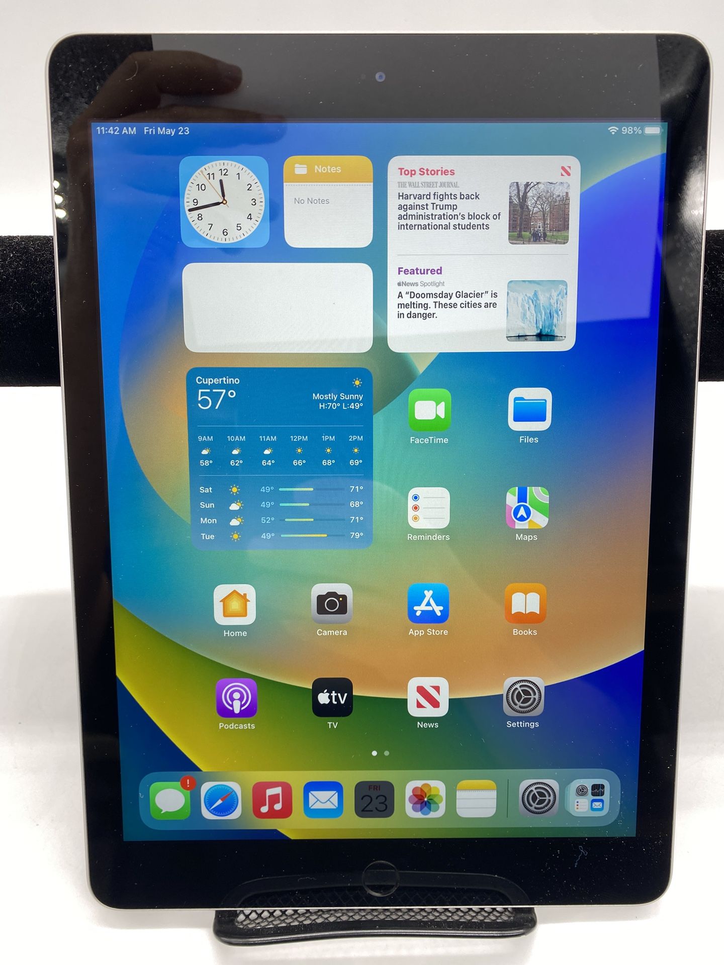 Apple iPad 5th Gen. 32GB, Wi-Fi, 9.7in - Space Gray (MP2F2LL/A)