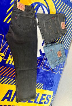 3  Levis Jeans: 501 Blue , 505 Black and 569  GrayBlack PRICE FIRM   1.- 501  Buttons (No Zipper) Blue                 W 34 L 32.     $28 2.- 505. Zip