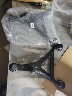 2005----2010 Chrysler 300/ 2010------2010 Dodge charger front lower control arm complete