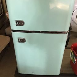 NEW MINI FRIDGE 