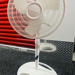 Lasko 16'' Oscillating 3-Speed Pedestal Fan (S16200) - White - Excellent