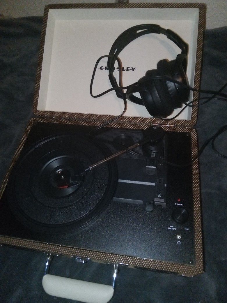 Crowley Record Player +Philip Headphones-Black