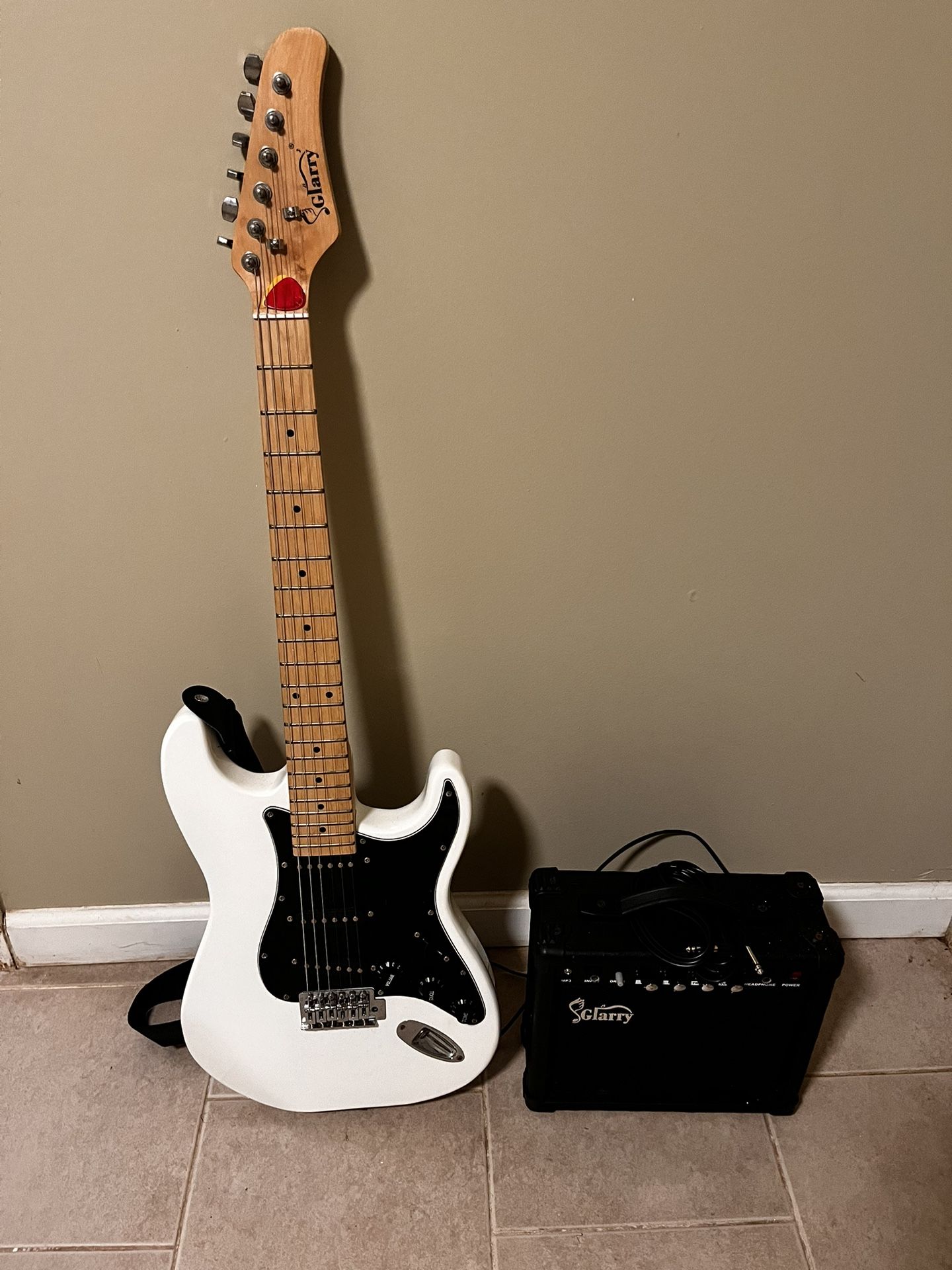 Glarry’s White And Black Electric Guitar