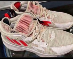 Men’s basketball shoes, size 8