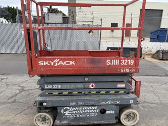 Skyjack SJIII 3219 Electric Scissor Lift Dealer Maintained, 19' Platform Height