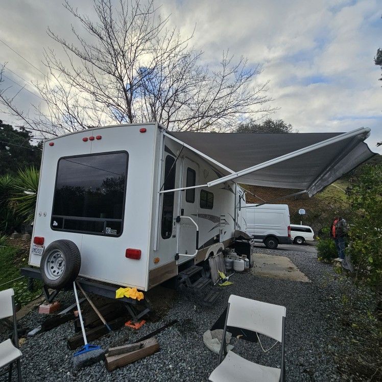 2009 Laredo Keystone