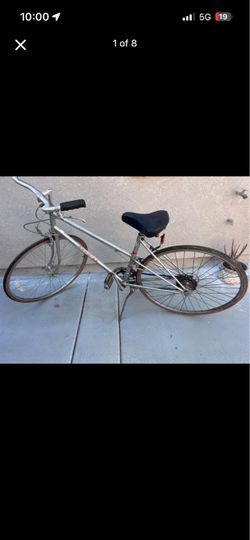 Vintage Schwinn road bike