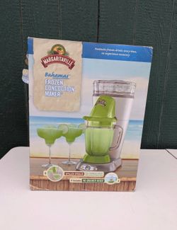Frozen concoction maker