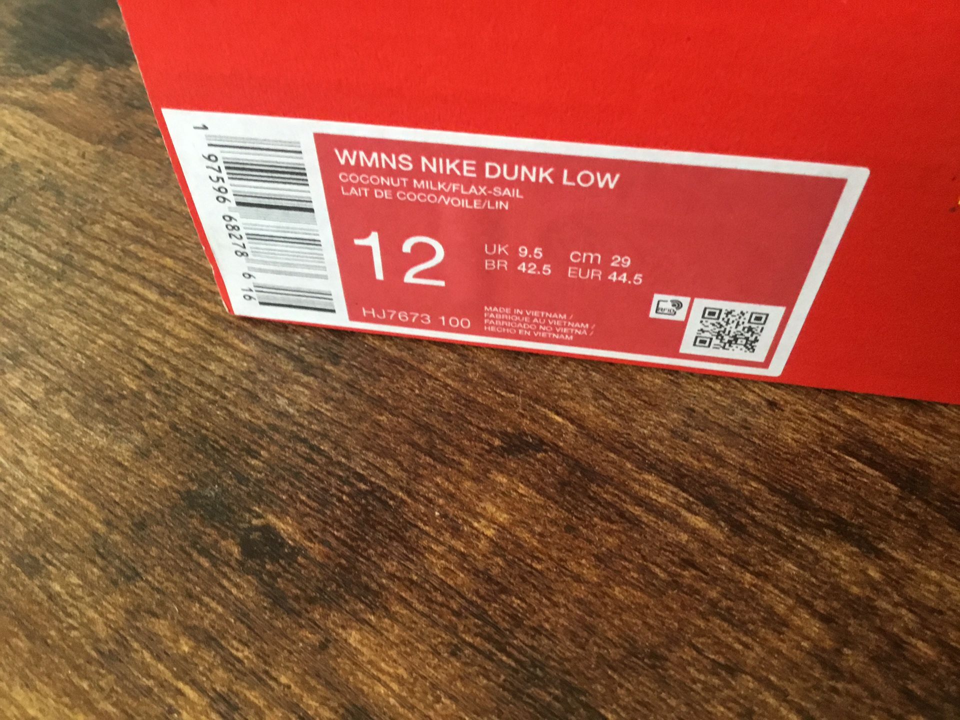 New Nike Dunk Low size 10.5M/12W