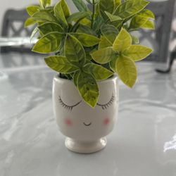 Faux Tea Leaf In Beautiful Face Pot