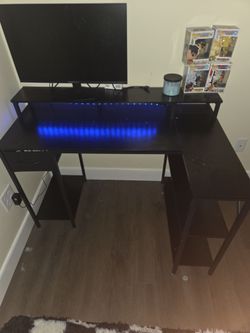 Gaming desk