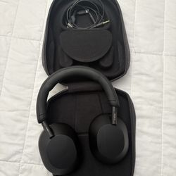 Sony XM5 Wireless Bluetooth Headphones 