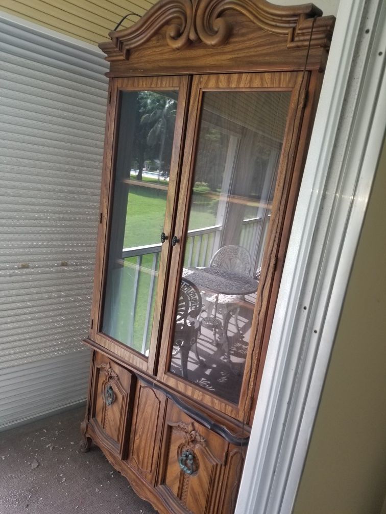 FREE CHINA CABINET !!! EASY TO REMOVE TWO PIECES