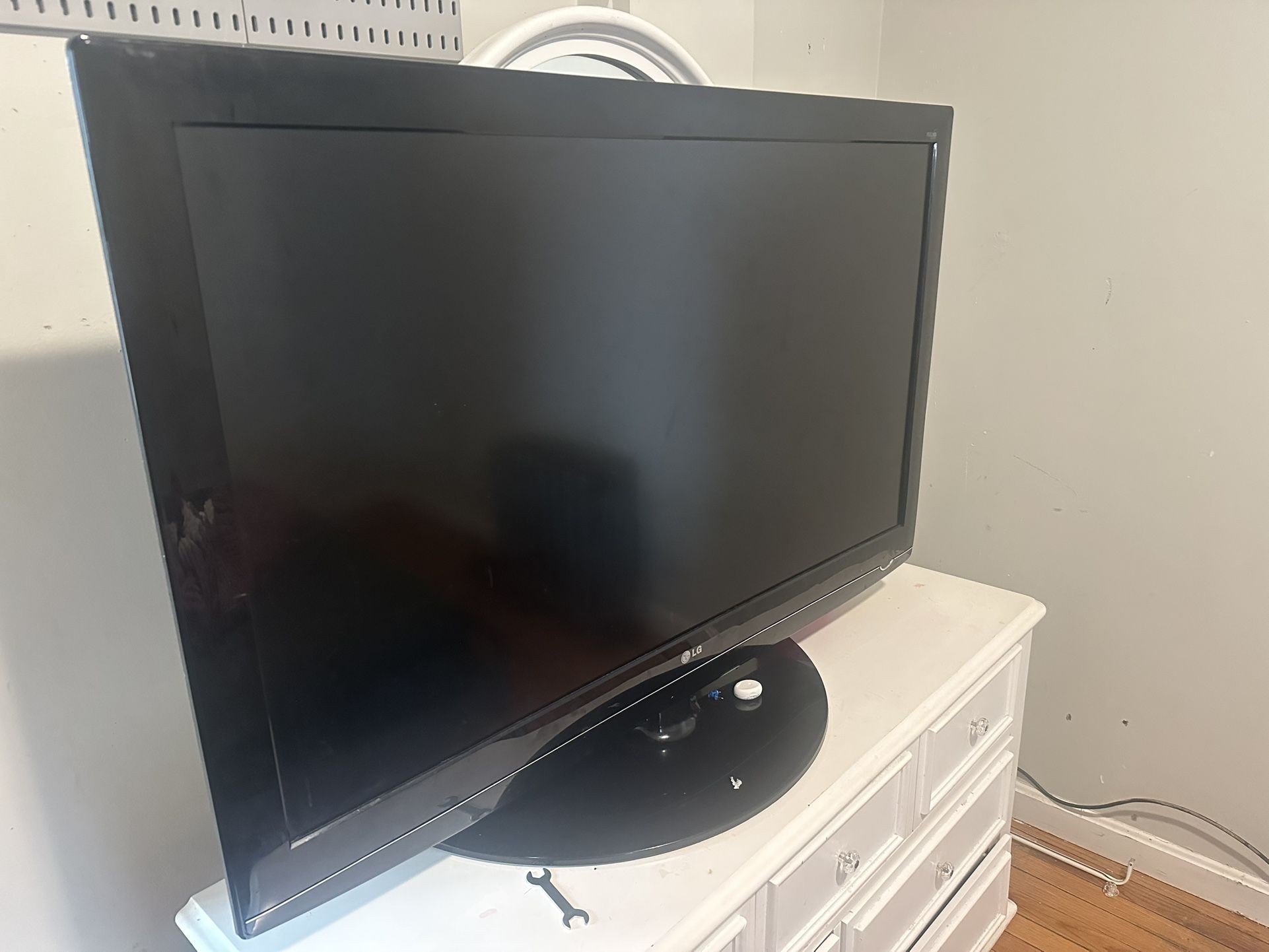 43” TV