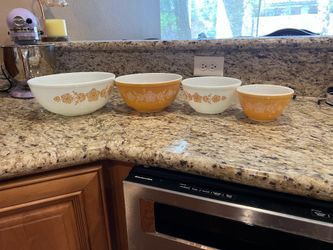 Vintage Pyrex Butterfly Gold Mixing Bowls 4: 401, 402, 403, and 404