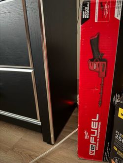 Milwaukee M12 FUEL Hedge Trimmer