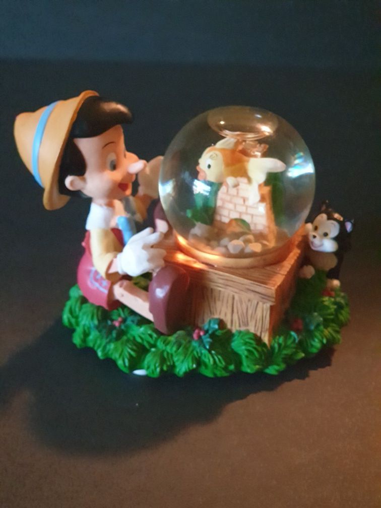 Disney Pinocchio musical snow globe with Cleo and Figaro