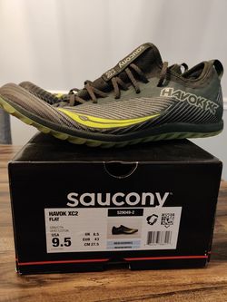 Men's track shoe 9.5