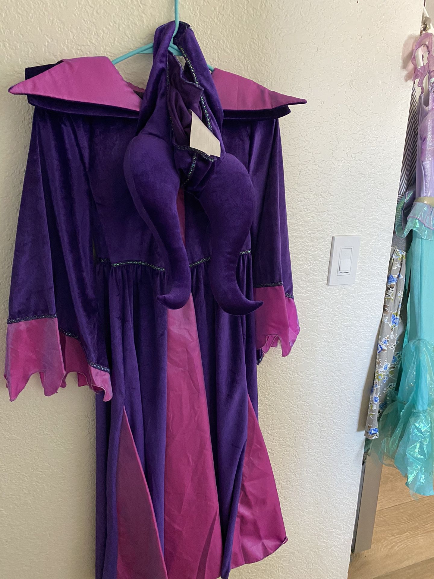 Maledicente Disney Store Costume dress and horns size 9/10