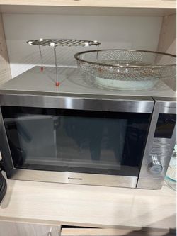 Panasonic NN-CV87QS Oven, Air Fry, Microwave Stainless Steel W/ Racks, Works Great Want To Buy A Smaller. Cooked Whole Chicken, pizza, etc