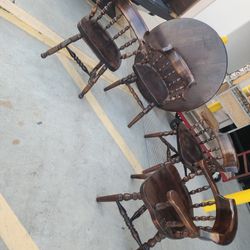 🛻DELIVERY AVAILABLE 🛻 DINING TABLE WITH 4 CHAIRS AND 2 LEAFS