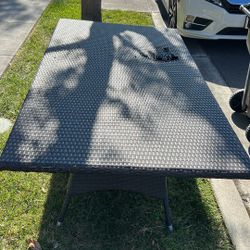 Stylish Wicker Patio Outdoor Table – Perfect for Your Outdoor Oasis