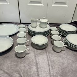 Vintage Empress China Japan “Caribbean 186” 45 pieces (8 place setting)