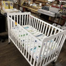 Baby Crib With Mattress 