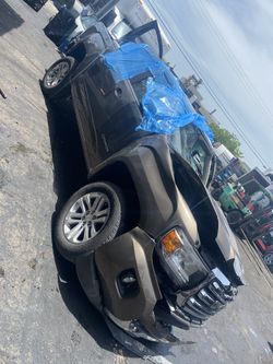 2017 GMC Canyon for parts