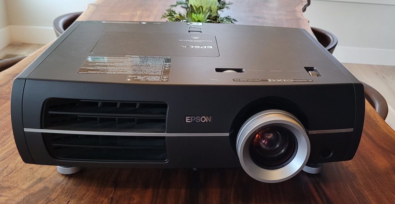 Epson Powerlite Pro Cinema Projector 3LCD 9700UB - Rarely used! Plus Extras