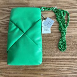 Green with long chain, phone, and license older purse Green with long chain, phone, and license older purse