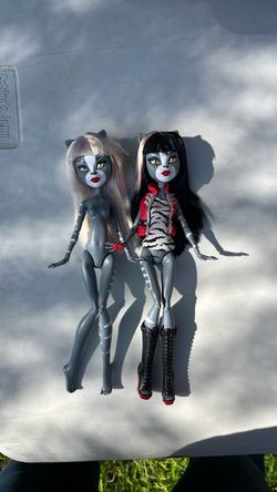 2 Monster high dolls