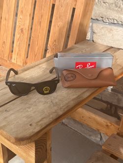 Ray-Ban Wayfarer Sunglasses with Case and Box