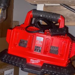 Milwaukee  M18 6 Charger 