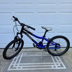 20" Specialized - A renowned international brand of high-end children's 6-speed mountain bike