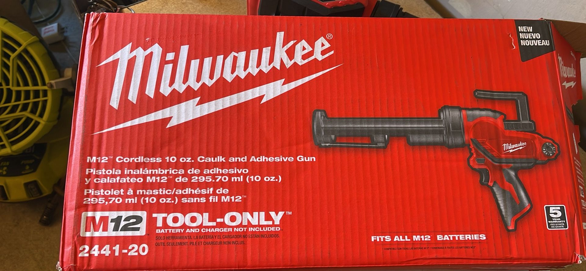 Milwaukee M12 Caulk And Adhesive Gun