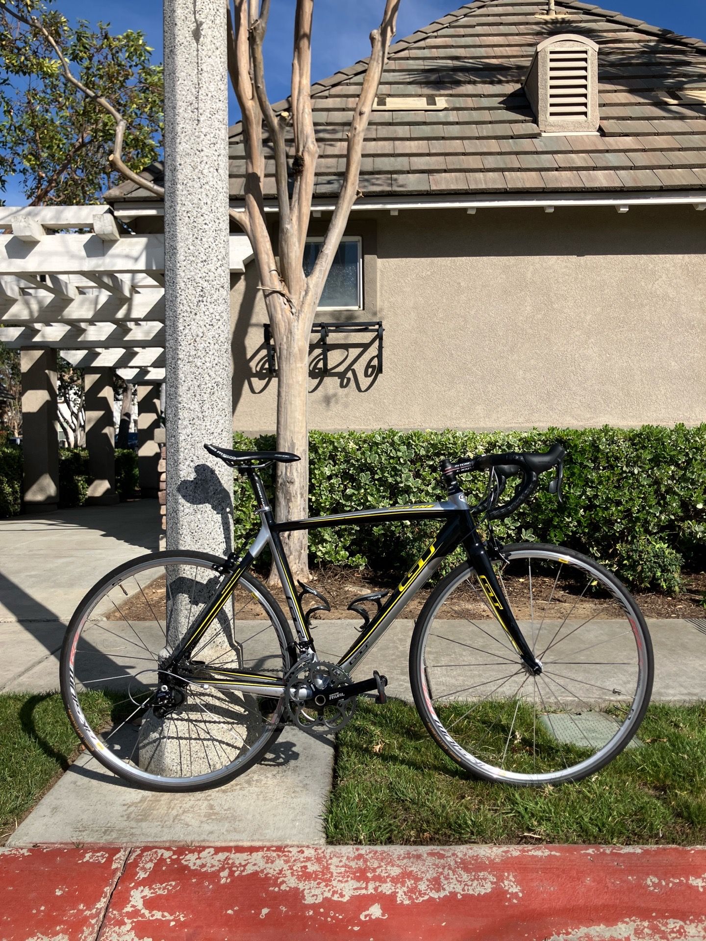 GT Series One Road Bike (Size M)