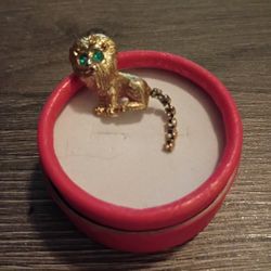 Small Vintage Lion Brooch