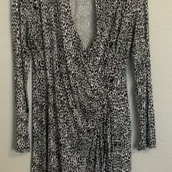 3 LADIES FORM FITTING DRESSES Size XL.  3piece Bundle For$10.00. Brand Names Karen Kane, Steve Madden And MintLimit.