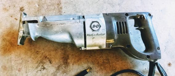 2 speed Black & Decker cut saw
