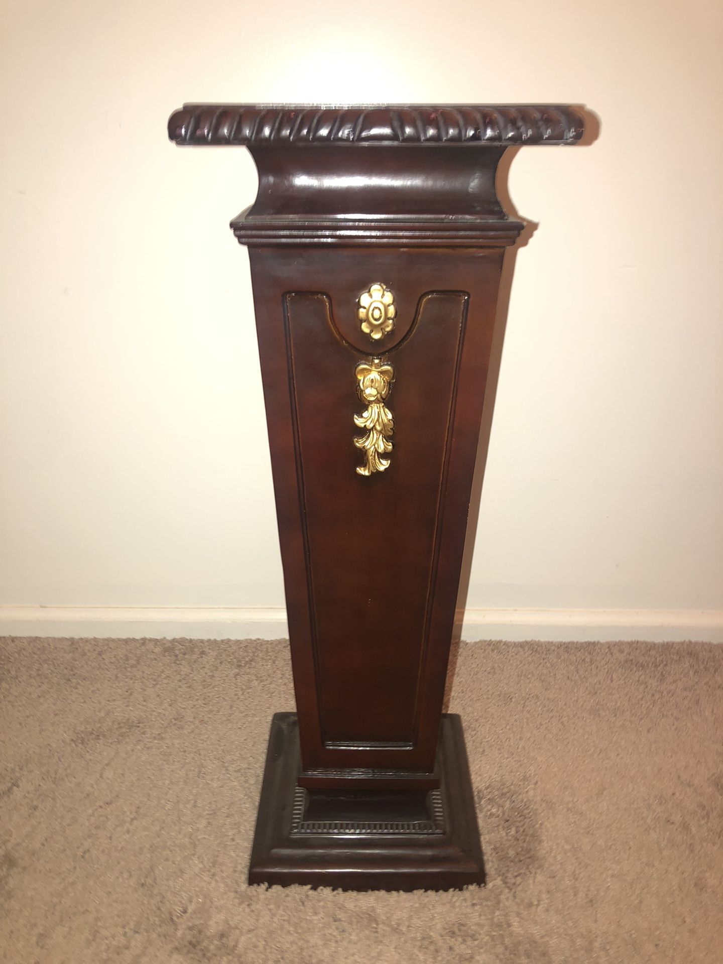 Ornate solid wooden pedestal/night stand/plant stand