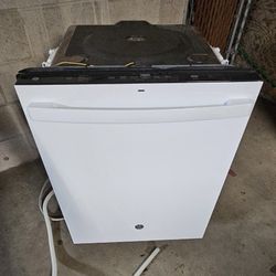 GE
24 in. White Top Control Built-In Tall Tub Dishwasher with 3rd Rack, Bottle Jets, 45 dBA