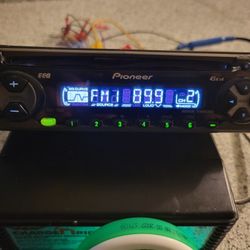 PIONEER DEH-1300 IN DASH CAR STEREO