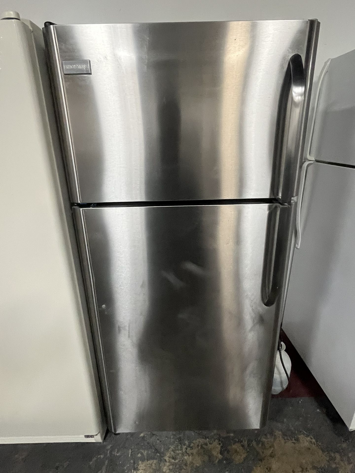 Refrigerator Frigidaire 30”